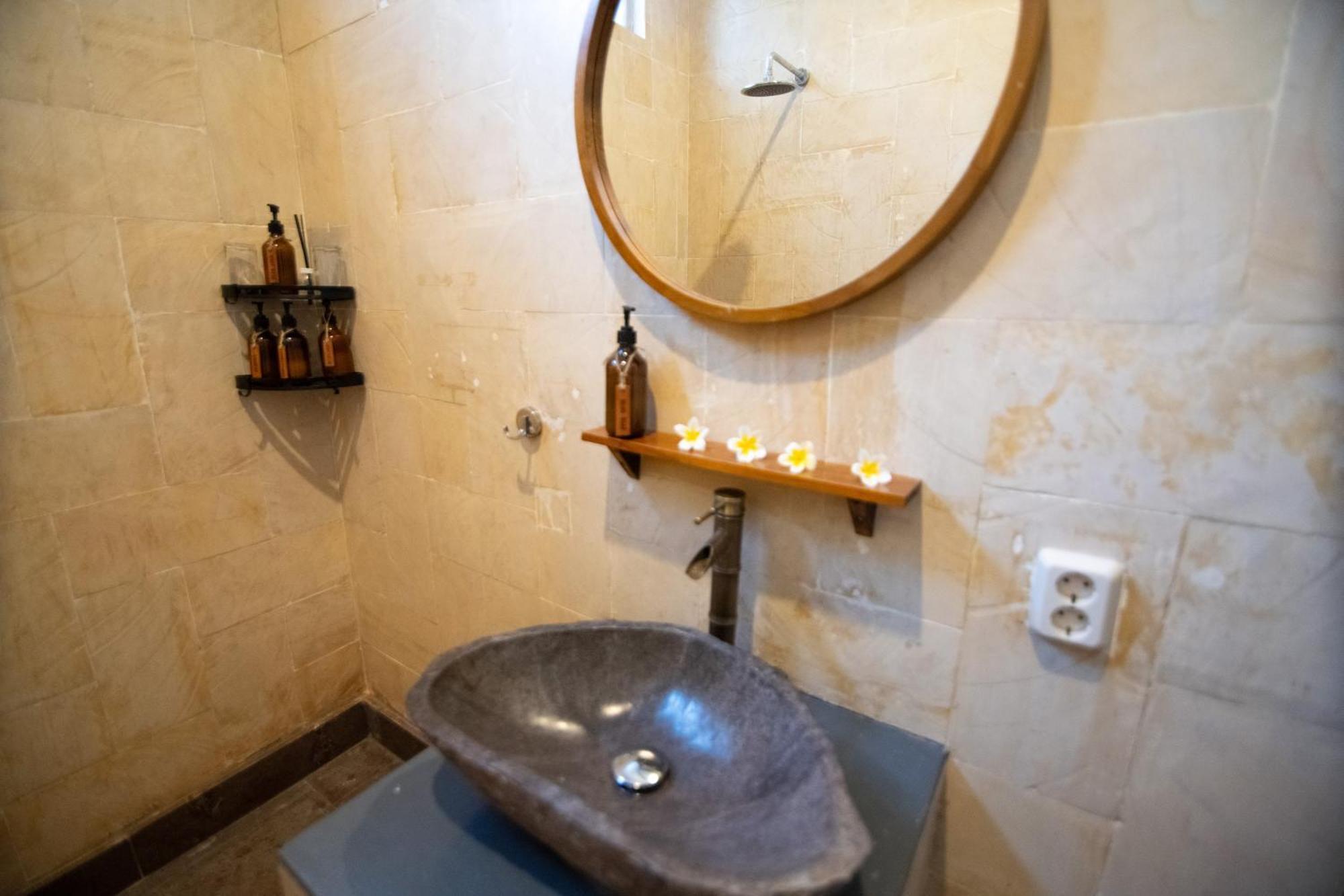 Rumah Singa - Holistic Healing Retreat Гили Еър Екстериор снимка